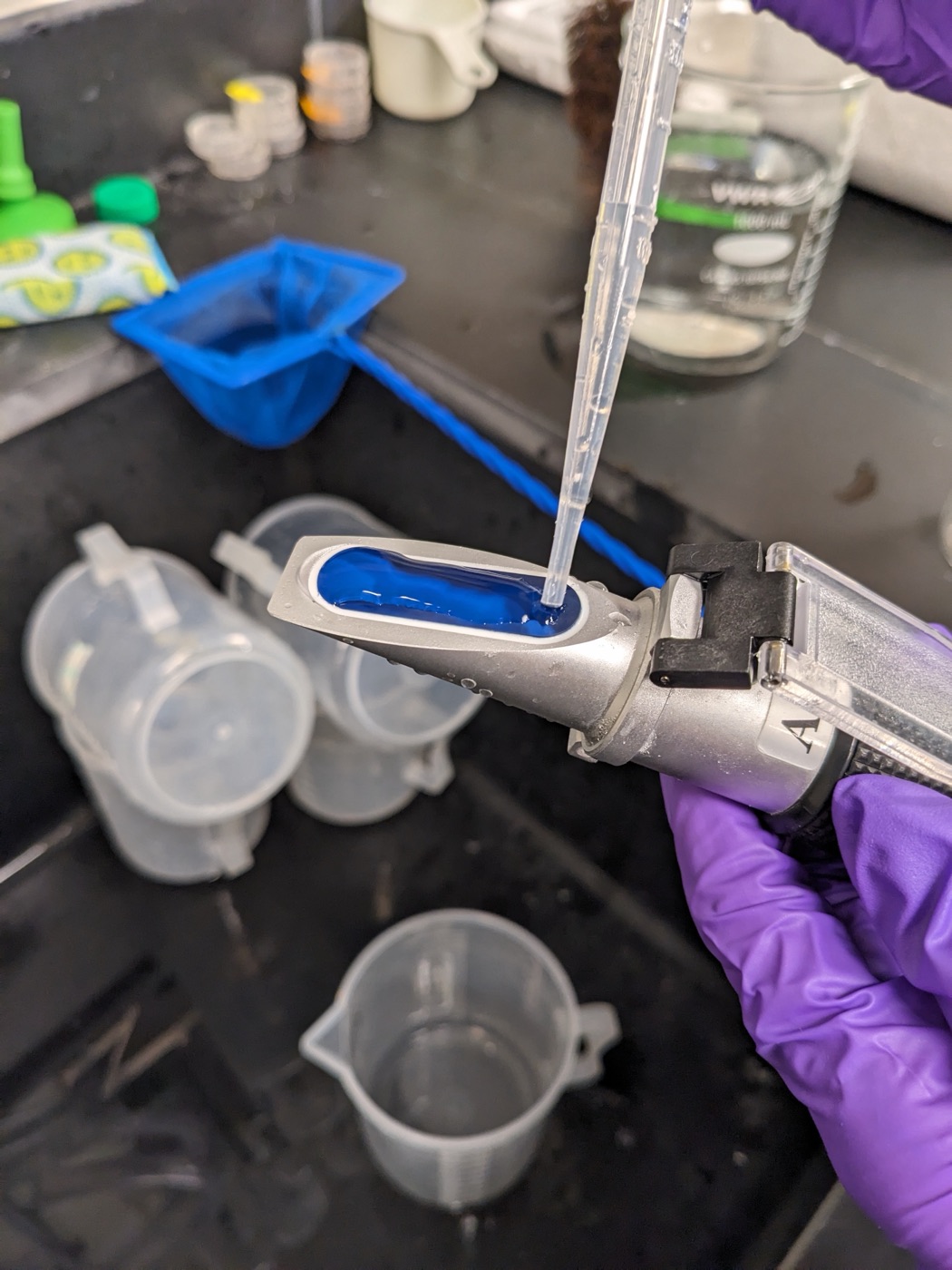 Using the salinity refractometer